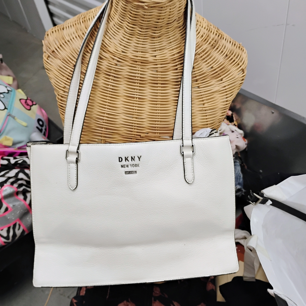 DKNY Elegant White Shoulder Bag